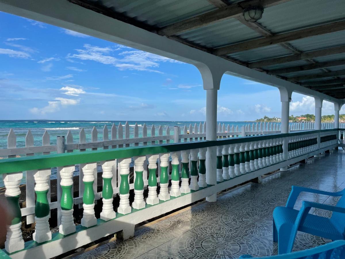 The Wave Hostel Corn Island Brig Bay Esterno foto