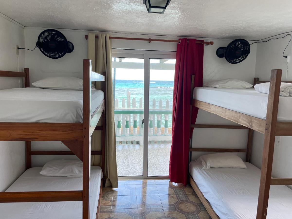 The Wave Hostel Corn Island Brig Bay Esterno foto
