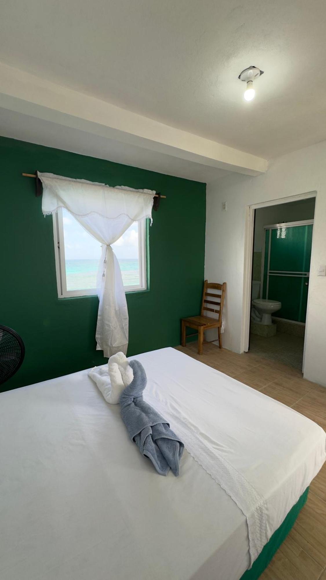 The Wave Hostel Corn Island Brig Bay Esterno foto